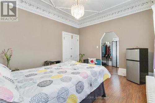 Artistic Crown Moulding - 88 Egerton Street, London, ON - Indoor Photo Showing Bedroom