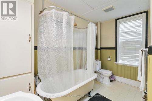 88 Egerton Street, London, ON - Indoor Photo Showing Bathroom