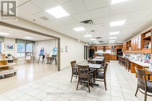 301 - 810 Scollard Court, Mississauga (East Credit), ON - Indoor