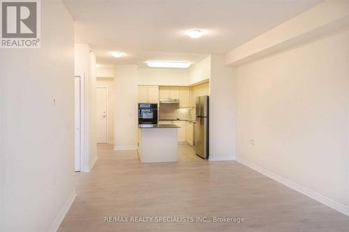 301 - 810 Scollard Court, Mississauga (East Credit), ON - Indoor Photo Showing Kitchen