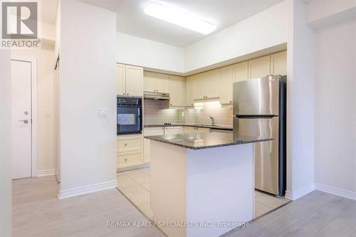 301 - 810 Scollard Court, Mississauga (East Credit), ON - Indoor Photo Showing Kitchen