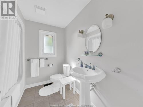 1777 Cottonwood Avenue, Kingsville, ON - Indoor Photo Showing Bathroom