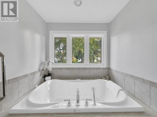 1777 Cottonwood Avenue, Kingsville, ON - Indoor Photo Showing Bathroom