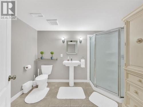 1777 Cottonwood Avenue, Kingsville, ON - Indoor Photo Showing Bathroom