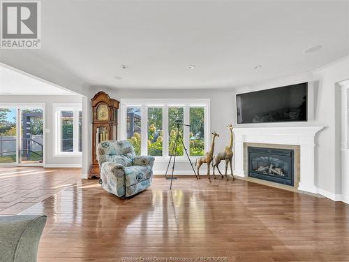 1777 Cottonwood Avenue, Kingsville, ON - Indoor Photo Showing Living Room With Fireplace