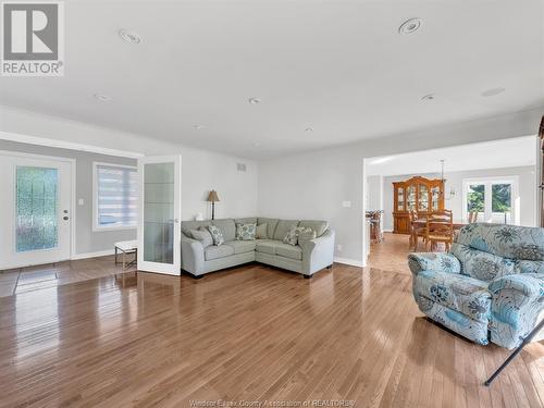 1777 Cottonwood Avenue, Kingsville, ON - Indoor Photo Showing Living Room