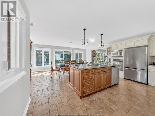 1777 Cottonwood Avenue, Kingsville, ON - Indoor Photo Showing Kitchen