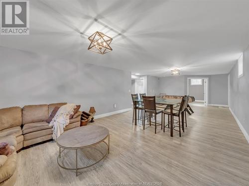 7118 Driver Lane, Amherstburg, ON - Indoor Photo Showing Living Room