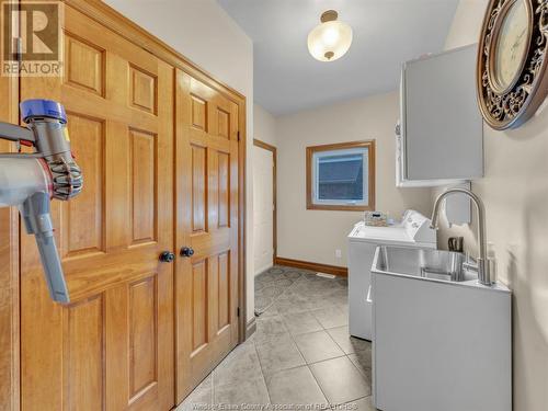 7118 Driver Lane, Amherstburg, ON - Indoor Photo Showing Laundry Room