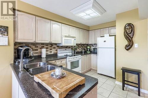 1255 Lamont Crescent, Milton, ON - Indoor Photo Showing Kitchen With Double Sink