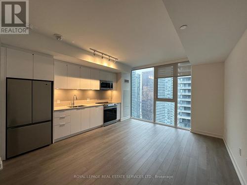 3104 - 357 King Street W, Toronto (Stonegate-Queensway), ON - Indoor Photo Showing Kitchen