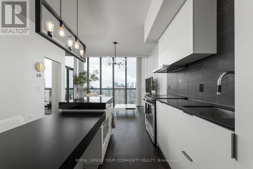 2303 - 101 Charles Street E, Toronto (Church-Yonge Corridor), ON - Indoor Photo Showing Kitchen With Upgraded Kitchen