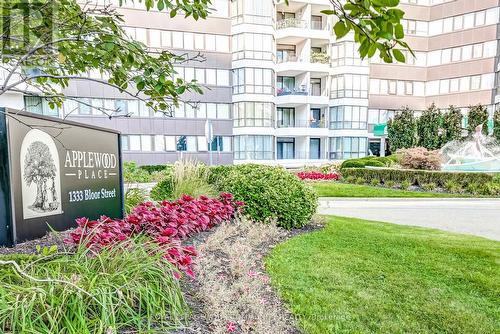 2307 - 1333 Bloor Street, Mississauga, ON - Outdoor With Balcony