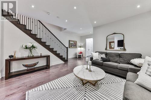 116 Maurice Drive, Oakville, ON - Indoor Photo Showing Living Room