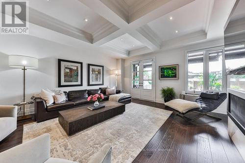 116 Maurice Drive, Oakville, ON - Indoor Photo Showing Living Room