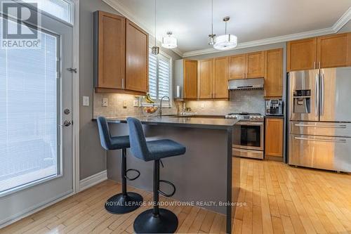 2270 Dunforest Crescent, Oakville (West Oak Trails), ON - Indoor Photo Showing Kitchen With Stainless Steel Kitchen With Upgraded Kitchen