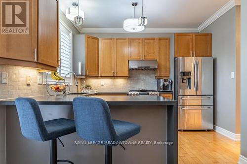 2270 Dunforest Crescent, Oakville (West Oak Trails), ON - Indoor Photo Showing Kitchen