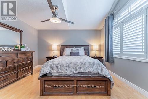 2270 Dunforest Crescent, Oakville (West Oak Trails), ON - Indoor Photo Showing Bedroom