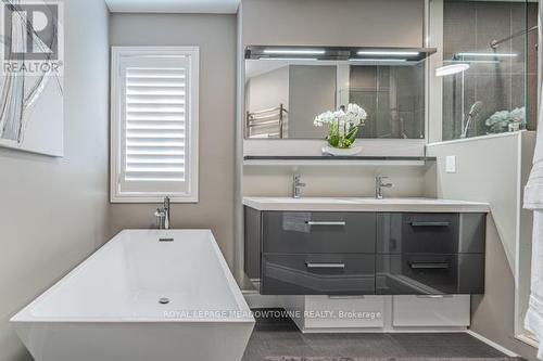 2270 Dunforest Crescent, Oakville (West Oak Trails), ON - Indoor Photo Showing Bathroom