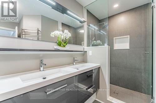 2270 Dunforest Crescent, Oakville (West Oak Trails), ON - Indoor Photo Showing Bathroom