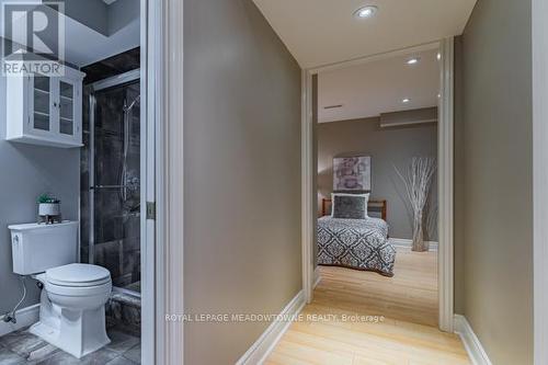 2270 Dunforest Crescent, Oakville (West Oak Trails), ON - Indoor Photo Showing Bathroom