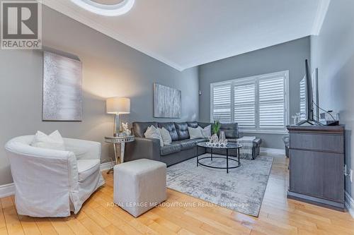 2270 Dunforest Crescent, Oakville (West Oak Trails), ON - Indoor Photo Showing Living Room