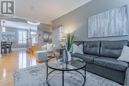 2270 Dunforest Crescent, Oakville (West Oak Trails), ON - Indoor Photo Showing Living Room