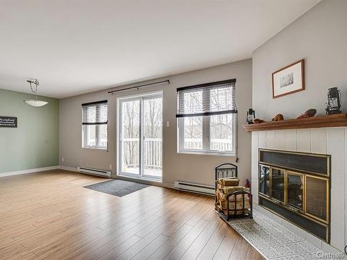 Salon - 320 Ch. Des Épinettes, Piedmont, QC - Indoor Photo Showing Living Room With Fireplace