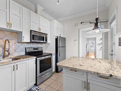 Kitchen - 4291 Rue Chambord, Montréal (Le Plateau-Mont-Royal), QC - Indoor Photo Showing Kitchen With Upgraded Kitchen