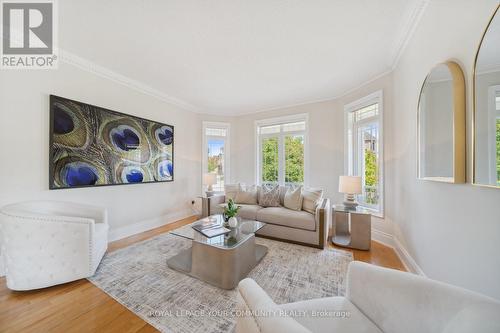 250 Sunset Ridge, Vaughan, ON - Indoor Photo Showing Living Room