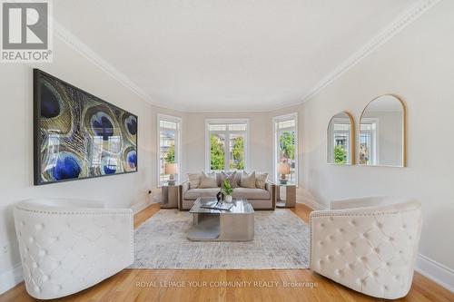 250 Sunset Ridge, Vaughan, ON - Indoor Photo Showing Living Room