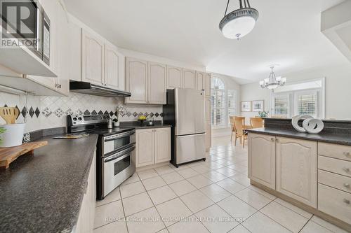 250 Sunset Ridge, Vaughan, ON - Indoor Photo Showing Kitchen