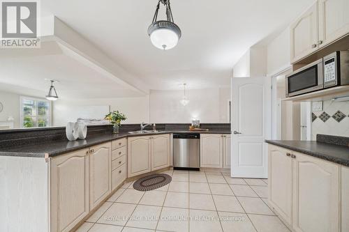 250 Sunset Ridge, Vaughan, ON - Indoor Photo Showing Kitchen With Double Sink