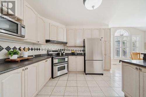 250 Sunset Ridge, Vaughan, ON - Indoor Photo Showing Kitchen