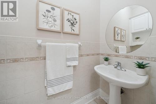 250 Sunset Ridge, Vaughan, ON - Indoor Photo Showing Bathroom