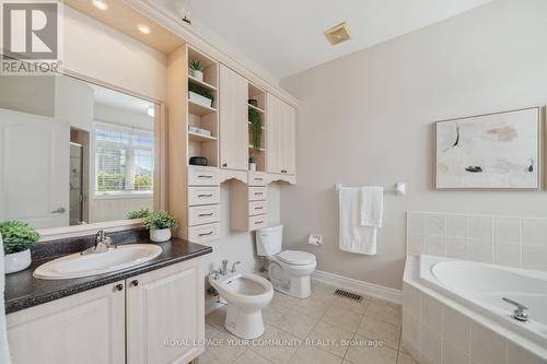 250 Sunset Ridge, Vaughan, ON - Indoor Photo Showing Bathroom