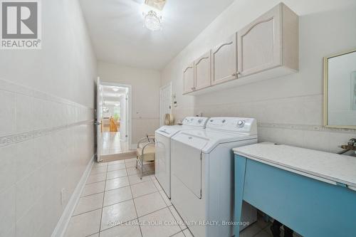 250 Sunset Ridge, Vaughan, ON - Indoor Photo Showing Laundry Room