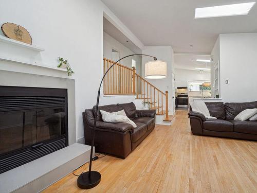 Salon - 696 40E Avenue, Montréal (Lasalle), QC - Indoor Photo Showing Living Room With Fireplace