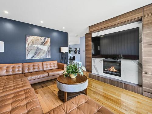 Salon - 817 Rue Du Biat, Saint-Jean-Sur-Richelieu, QC - Indoor Photo Showing Living Room With Fireplace