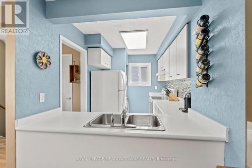 55 - 52 Stewart Maclaren Road, Halton Hills (Georgetown), ON - Indoor Photo Showing Kitchen With Double Sink