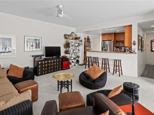 14-21 Dallas Rd, Victoria, BC - Indoor Photo Showing Living Room