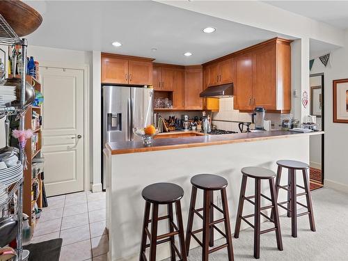 14-21 Dallas Rd, Victoria, BC - Indoor Photo Showing Kitchen