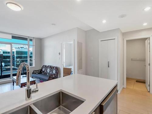 1207-728 Yates St, Victoria, BC - Indoor Photo Showing Kitchen With Double Sink