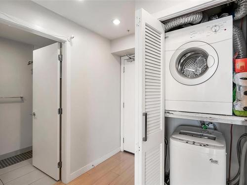 1207-728 Yates St, Victoria, BC - Indoor Photo Showing Laundry Room