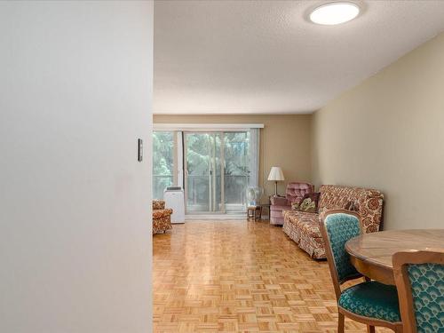 306-160 Vancouver Ave, Nanaimo, BC - Indoor Photo Showing Living Room