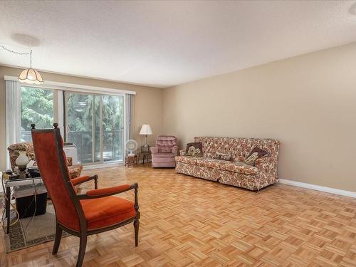 306-160 Vancouver Ave, Nanaimo, BC - Indoor Photo Showing Living Room