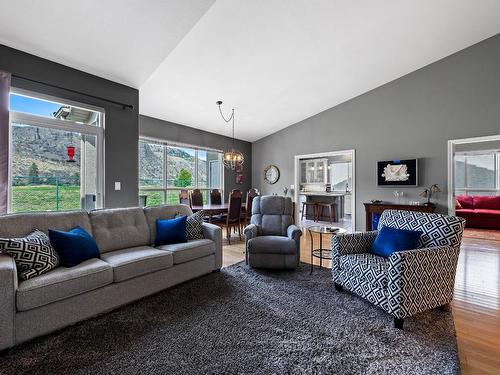 30-650 Harrington Rd, Kamloops, BC - Indoor Photo Showing Living Room