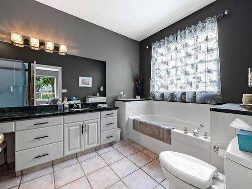 30-650 Harrington Rd, Kamloops, BC - Indoor Photo Showing Bathroom