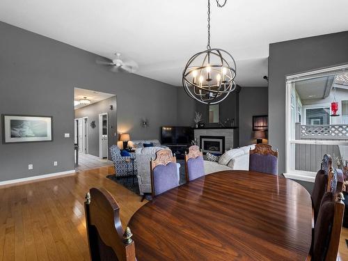 30-650 Harrington Rd, Kamloops, BC - Indoor Photo Showing Dining Room With Fireplace