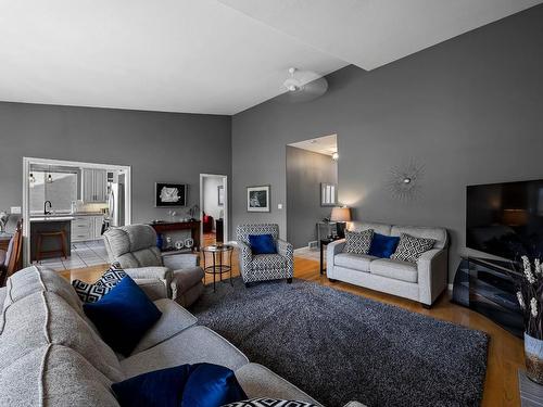 30-650 Harrington Rd, Kamloops, BC - Indoor Photo Showing Living Room